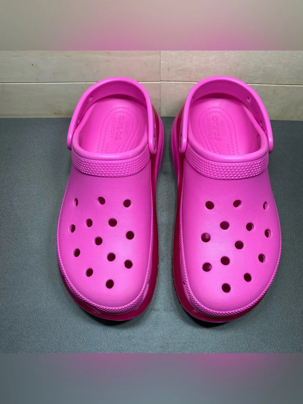 Crocs Classic Mega Crush Clogs Pink Women's Size 8 Shoes Chunky Platforms